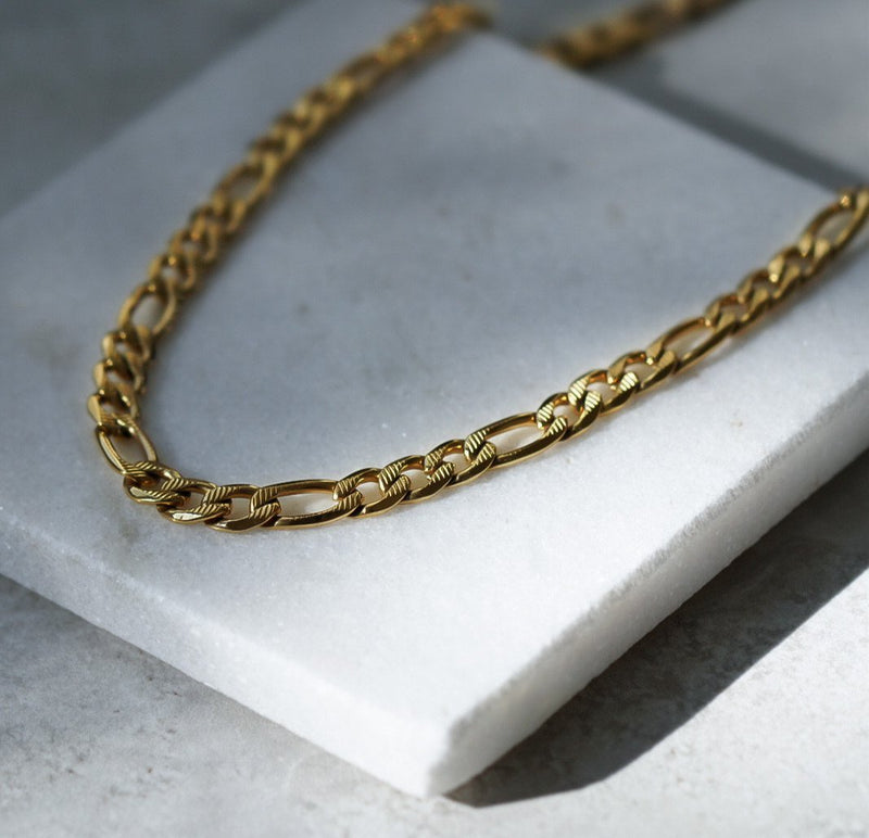 GOLD DIAMOND CUT FIGARO CHAIN NECKLACE